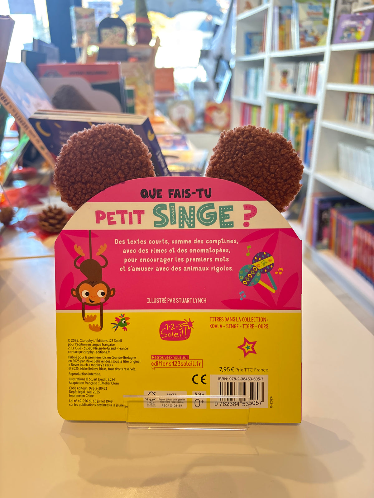 Que fais-tu, petit singe ?